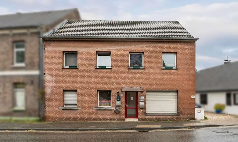 Gepflegtes Mehrfamilienhaus in zentraler Wohnlage von Rheurdt  - GUTE RENDITE  -